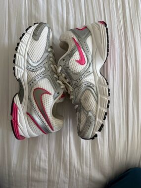 Nike White and Silver Mesh Running Sneakers with Pink Accent
